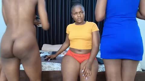 Snapshot of freaky_bunnies chatting on 02.20.26 freaky_bunnies online show from 02.20.26