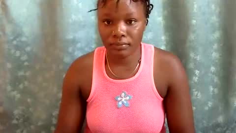 Snapshot of freaky_dolly chatting on 01.04.25 freaky_dolly online show from 01.04.25