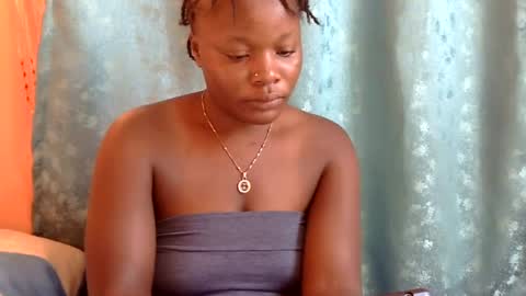 Snapshot of freaky_dolly chatting on 01.06.25 freaky_dolly online show from 01.06.25