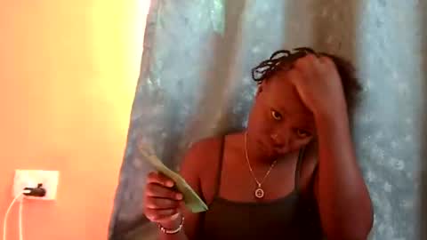 Snapshot of freaky_dolly chatting on 01.07.25 freaky_dolly online show from 01.07.25