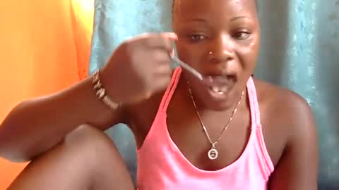 Snapshot of freaky_dolly chatting on 01.10.25 freaky_dolly online show from 01.10.25