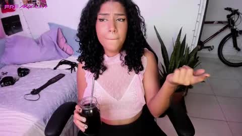 Lia Gomez online show from 02.13.25