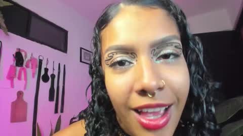 Lia Gomez online show from 12.17.25