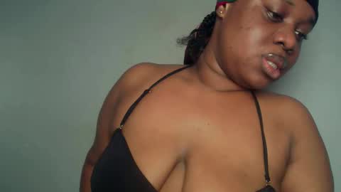 Snapshot of freaky_slut5 chatting on 04.28.26 freaky slut5 online show from 04.28.26