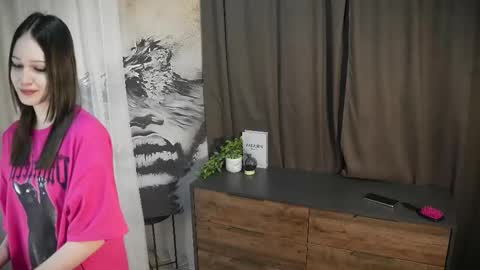 Snapshot of fredericashoen chatting on 11.12.25 fredericashoen online show from 11.12.25