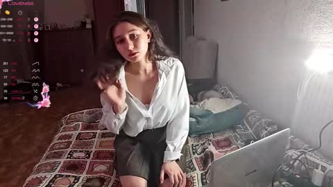 Mia online show from 11.26.25