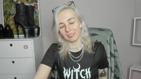 Snapshot of freeanne chatting on 06.17.26 Anne online show from 06.17.26