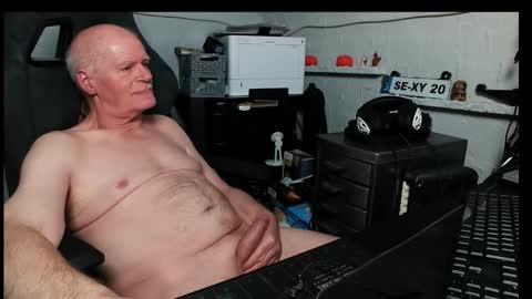 Snapshot of freecamdick chatting on 11.24.25 freecamdick online show from 11.24.25