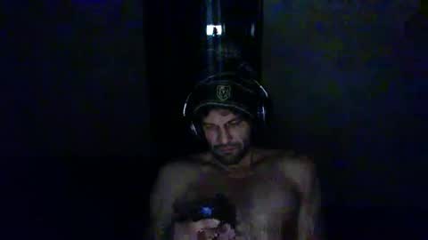 Snapshot of freesoulmovement chatting on 01.11.25 jasmineandaladin69 online show from 01.11.25