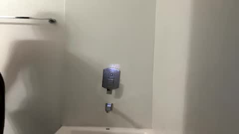 Snapshot of freesoulmovement chatting on 01.17.25 jasmineandaladin69 online show from 01.17.25