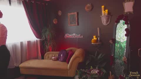 Louise or Lou 3 online show from 10.23.25