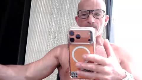 Snapshot of frenchdaddylove chatting on 06.01.26 Frenchdaddylove online show from 06.01.26