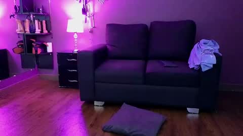 Snapshot of freya_aspen chatting on 12.17.24 online show from 12.17.24