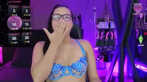 Snapshot of freya_aspen chatting on 02.11.25 online show from 02.11.25