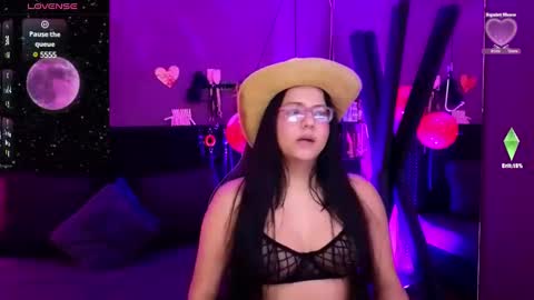 Snapshot of freya_aspen chatting on 02.21.25 online show from 02.21.25