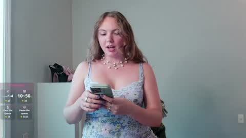 Snapshot of freyafux chatting on 06.18.26 Miss Freya online show from 06.18.26