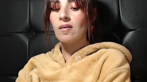 Snapshot of frida__x chatting on 01.28.25 Frida online show from 01.28.25