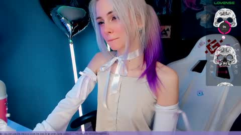 Snapshot of frida_fortune chatting on 01.24.25 Frida A boost to fortune for the one who gives a thumbs up and a bonus lucky for those who support me by joining the fanclub online show from 01.24.25