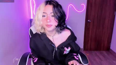 frida_lassi_ online show from 11.09.25