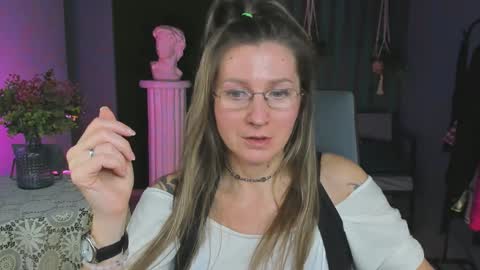 Frida Tander online show from 01.08.25