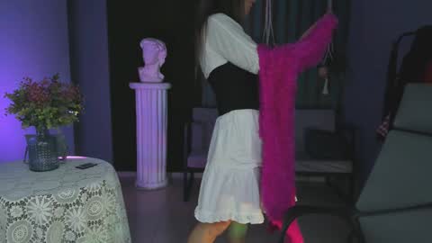 Frida Tander online show from 01.08.25