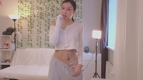 Snapshot of friend_foryou chatting on 12.10.24 Lina online show from 12.10.24