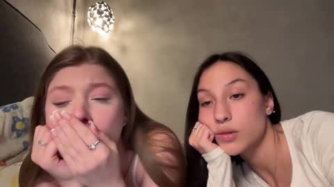 Snapshot of friend_foryou chatting on 02.21.25 Lina online show from 02.21.25