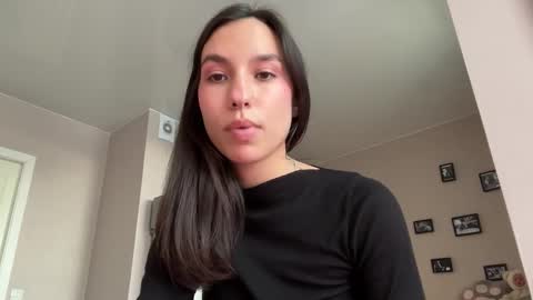 Snapshot of friend_foryou chatting on 09.18.25 Lina online show from 09.18.25