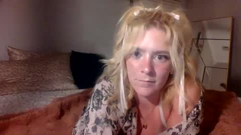 Snapshot of frommarywithlove chatting on 09.18.25 frommarywithlove online show from 09.18.25