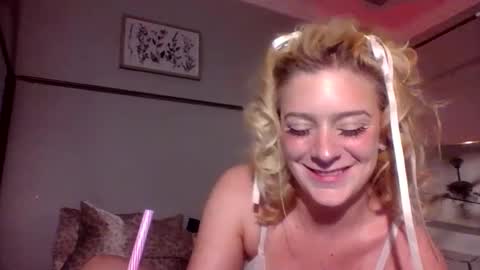 Snapshot of frommarywithlove chatting on 10.14.25 frommarywithlove online show from 10.14.25