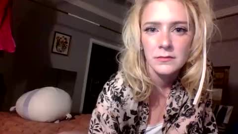 Snapshot of frommarywithlove chatting on 10.23.25 frommarywithlove online show from 10.23.25