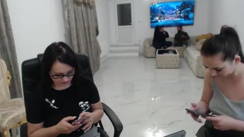 Snapshot of fuckable_one chatting on 12.01.24 Angelique online show from 12.01.24