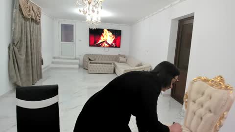 Snapshot of fuckable_one chatting on 01.18.25 Angelique online show from 01.18.25