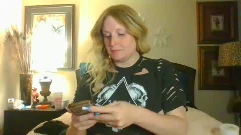 Snapshot of fucking_fantasy chatting on 01.30.25 PorcelainDoll22 online show from 01.30.25