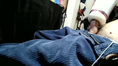 Snapshot of fuckmeallday1975 chatting on 04.28.26 fuckmeallday1975 online show from 04.28.26