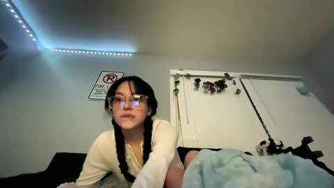 Snapshot of fudgeyvanilla chatting on 02.20.25 White Chocolate online show from 02.20.25