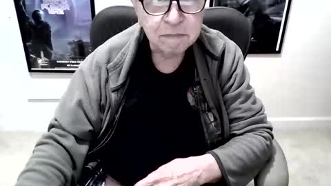 Snapshot of funclemike chatting on 04.11.26 funclemike online show from 04.11.26