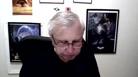 Snapshot of funclemike chatting on 04.15.26 funclemike online show from 04.15.26
