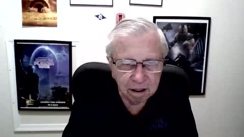 Snapshot of funclemike chatting on 04.15.26 funclemike online show from 04.15.26
