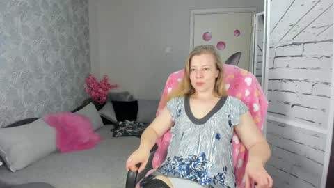 Snapshot of funny_bunny4 chatting on 12.22.24 funny_bunny4 online show from 12.22.24