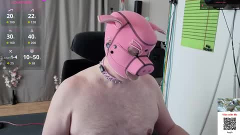 Snapshot of funnypiggy chatting on 05.05.26 Piggy online show from 05.05.26