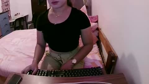 Snapshot of future_bride chatting on 12.17.25 future_bride online show from 12.17.25