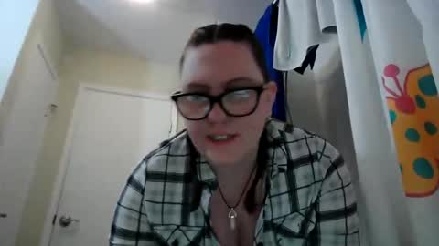 fuzzypeaches87 online show from 12.01.25