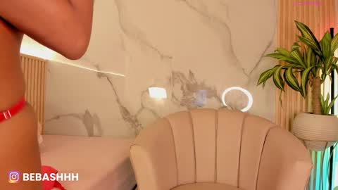   Independent model online show from 12.17.25