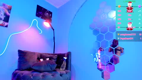 Snapshot of gabi_queenn_ chatting on 12.11.24 online show from 12.11.24