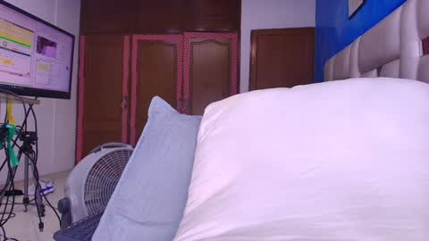 Snapshot of gabriela_leone chatting on 02.06.25 gabriela online show from 02.06.25
