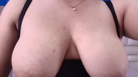 Snapshot of gabriela_leone chatting on 02.27.25 gabriela online show from 02.27.25