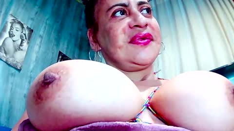 Snapshot of gabriela_sexy chatting on 03.10.25 Gabriella Lopez online show from 03.10.25