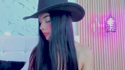 Snapshot of gabrielam_ms chatting on 01.22.25 Gabriela Evans MS online show from 01.22.25