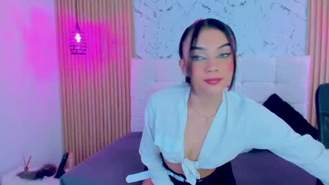 Snapshot of gabrielam_ms chatting on 02.11.25 Gabriela Evans MS online show from 02.11.25